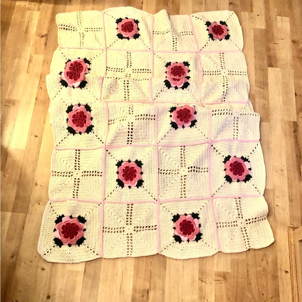 Lovely Handmade Off White and Pink Rose Throw Blanket Bed Cover 40x80” EUC